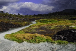 La rivière blanche des thermes de San Juan, Volcan Purace, Colom