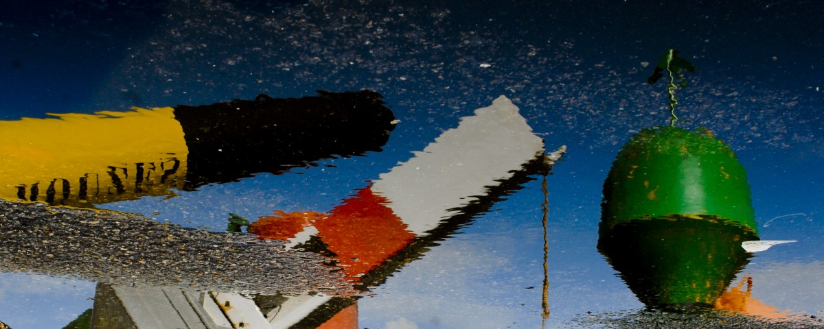 Reflet de bouées, Lorient, France.