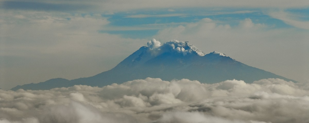 Volcan Cumbal au dessus des Nuages, Nariño, Colombie.