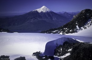 Le volcan Osorno, vu depuis le glacier sommital du Volcan Calbuco