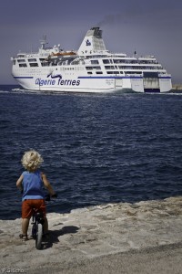 L'enfant et le bateau, Marseille, France.